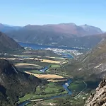 Heinåli Hytta Alpstuga Isfjorden