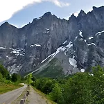 Heinali Hytta 샬레 Isfjorden