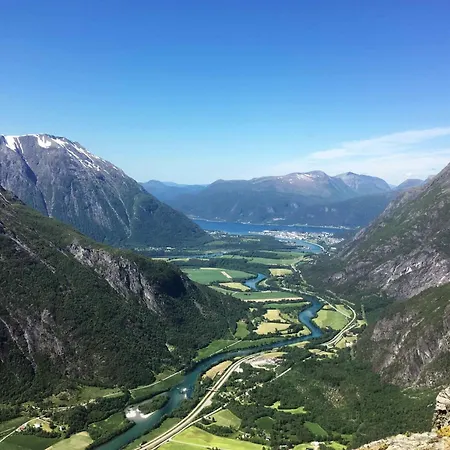 シャレー Heinali Hytta Isfjorden