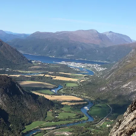 Heinali Hytta 샬레 Isfjorden