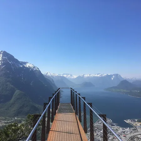 Heinali Hytta בקתה *